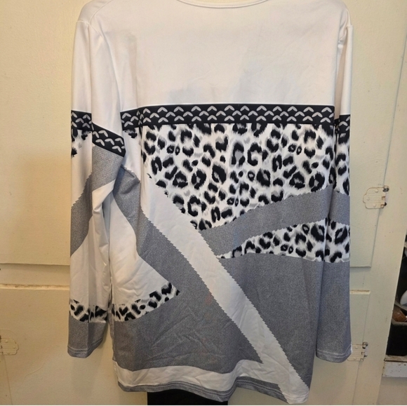 NWOT Women’s 2-Piece Outfit | Animal Print Tunic & Leggings | Size M - Picture 3 of 3
